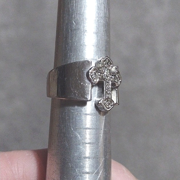 VINTAGE RSC RHODIUM PLATED CZ RELIGIOUS CROSS THICK BANDED SIZE 6 RING - Picture 8 of 9
